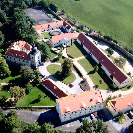 Pytloun Chateau Hotel Ctenice Prague Luaran gambar