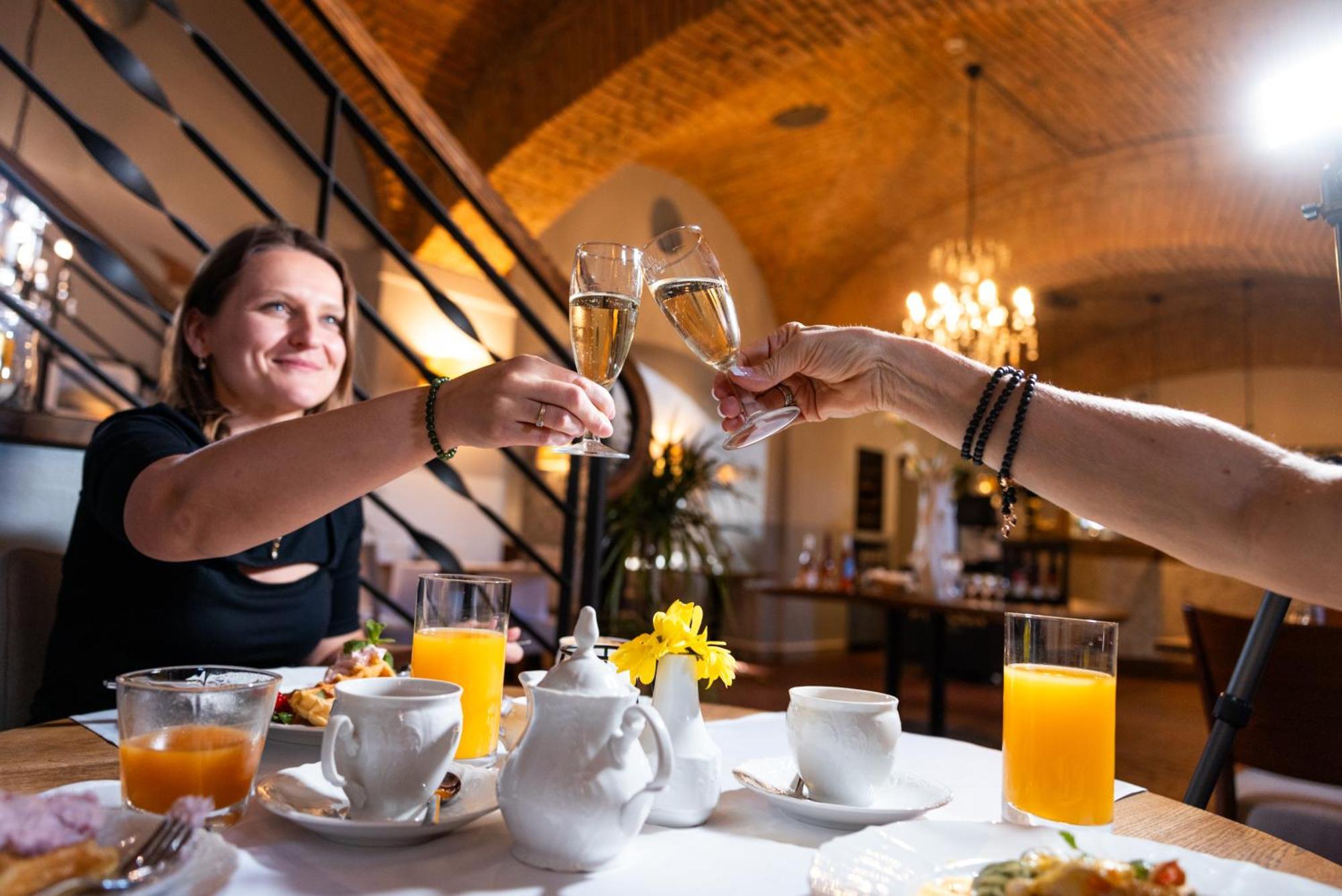 Pytloun Chateau Hotel Ctenice Prague Luaran gambar